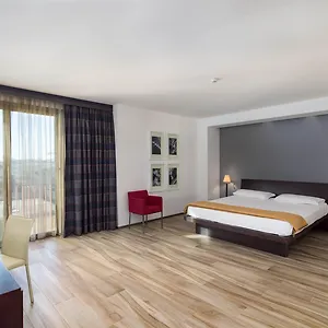 https://grand-tiziano.lecce-hotels.com